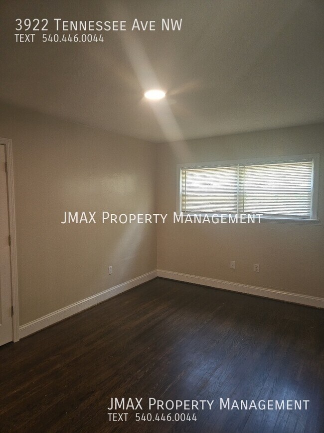 Foto del edificio - 3922 Tennessee Ave NW