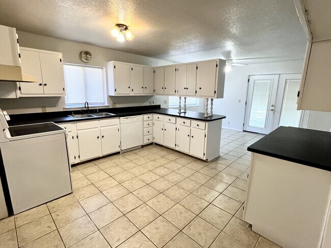 Foto del edificio - 67 Rungis Rd