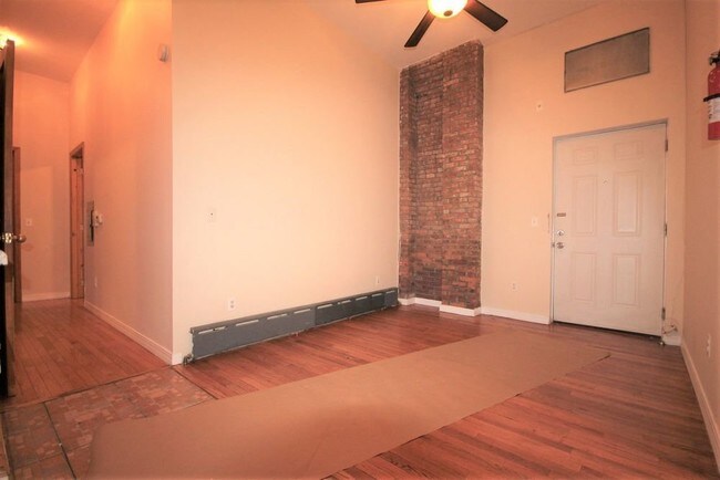 Building Photo - 421 Humboldt St