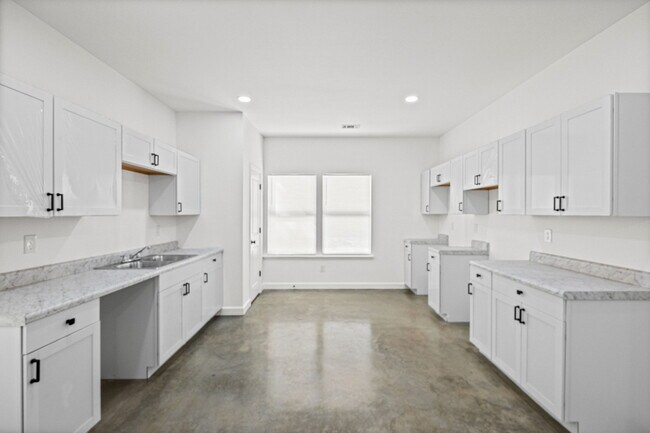 Foto del edificio - 5694 Myers Rd