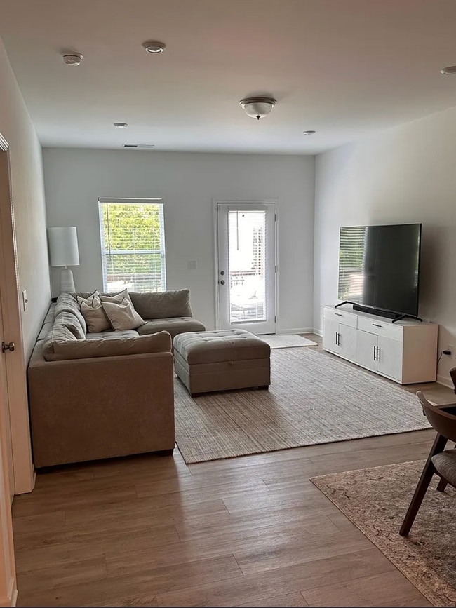 Foto del edificio - 930 Millstream Dr