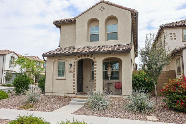 Building Photo - Stunning 4 bedroom, 4 bathroom home in the...