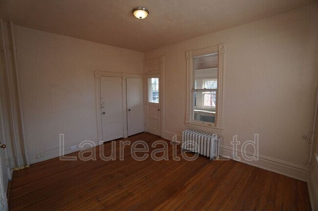 Building Photo - 834 N Clarkson St