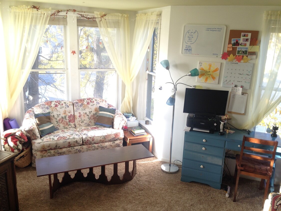 Primary Photo - 815 5th Ave