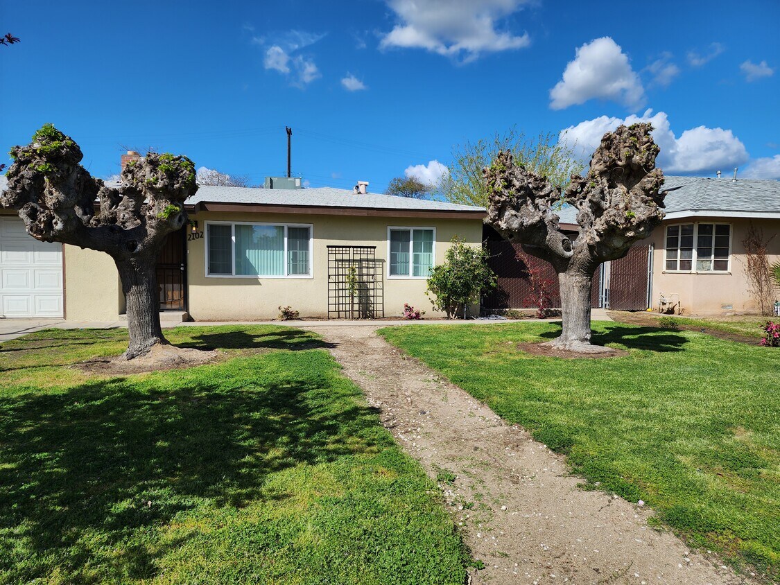 Primary Photo - 2102 Palm Ave
