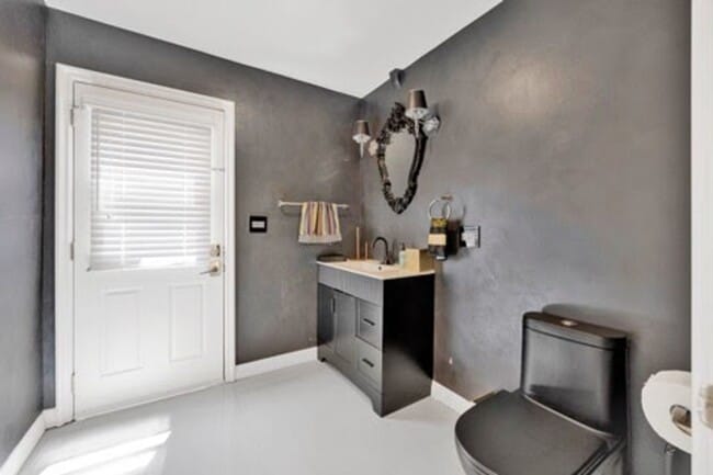 Building Photo - Fully Furnished Elegant Home