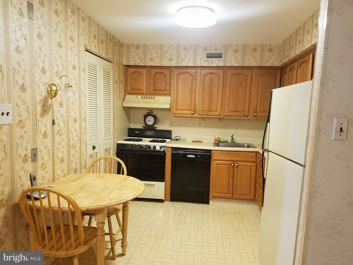 Primary Photo - 813 Red Lion Rd