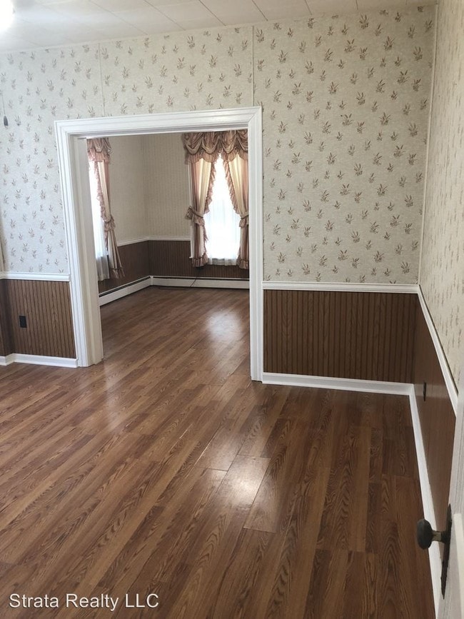 Building Photo - 3 br, 1.5 bath House - 329 Valley Rd