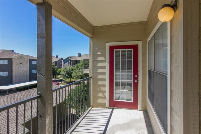 Foto del edificio - 2320 Gracy Farms Ln