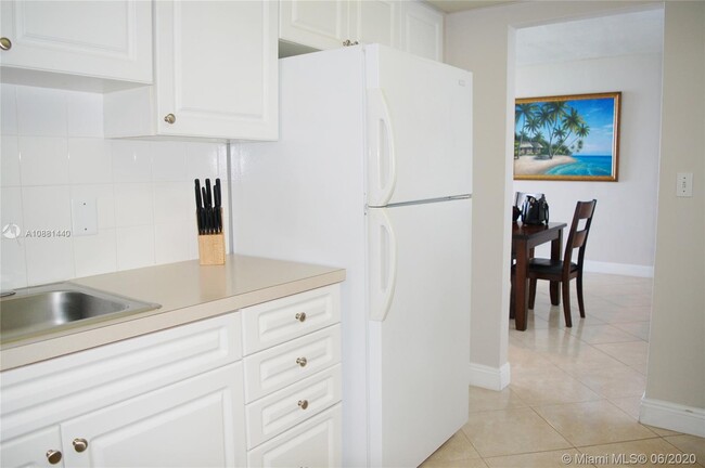 Building Photo - 3801 S Ocean Dr