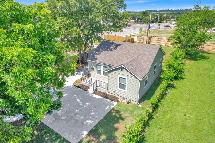 Primary Photo - 2608 N Quaker Ave