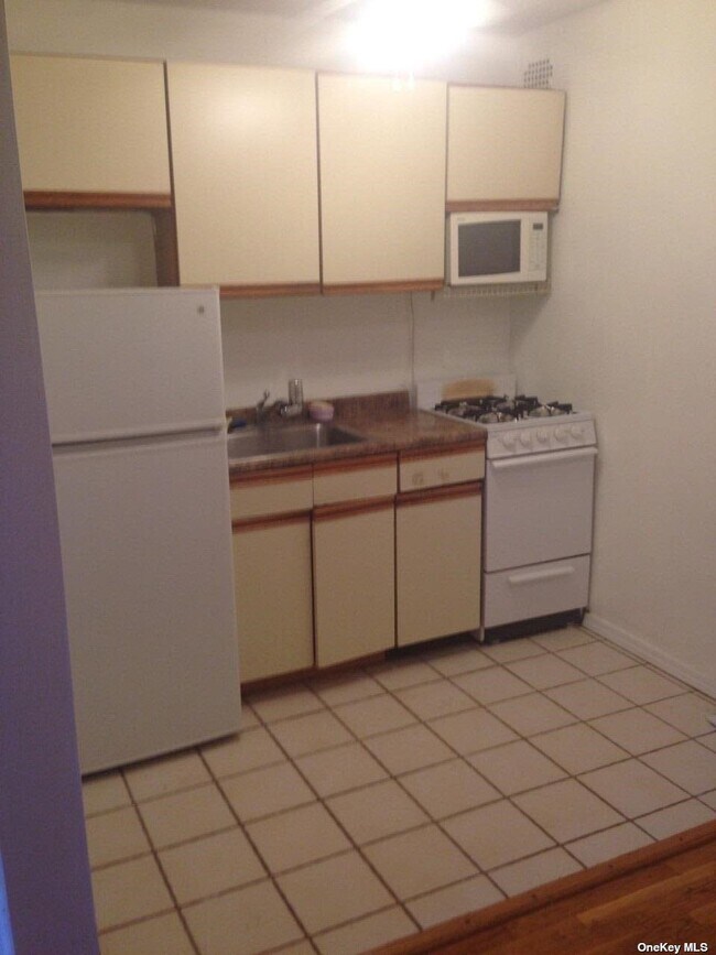 Building Photo - 61-10 183rd St