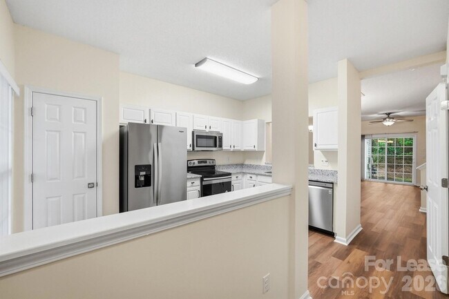 Foto del edificio - 8031 Stoneham Ct