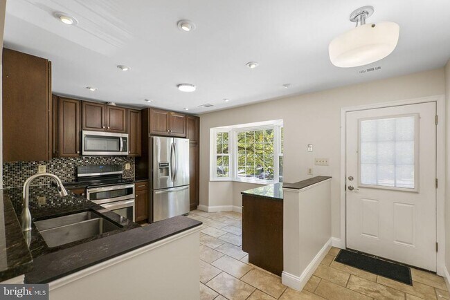 Foto del edificio - 124 Barnsfield Ct