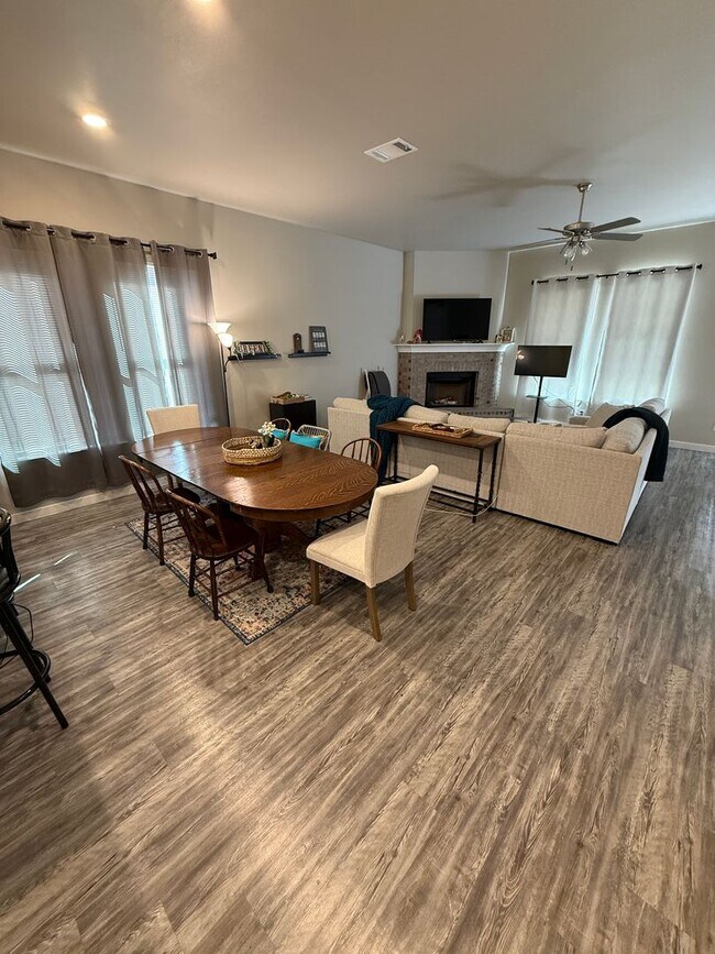 Building Photo - 3/2/2 in West Lubbock!