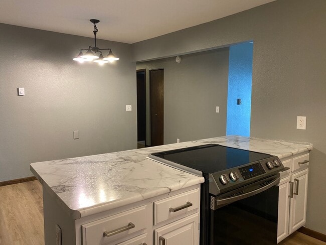 Building Photo - Large 2 Bedroom 2 Bath Condo! Elevator! Underground Parking close to UND and Altru Hospital!