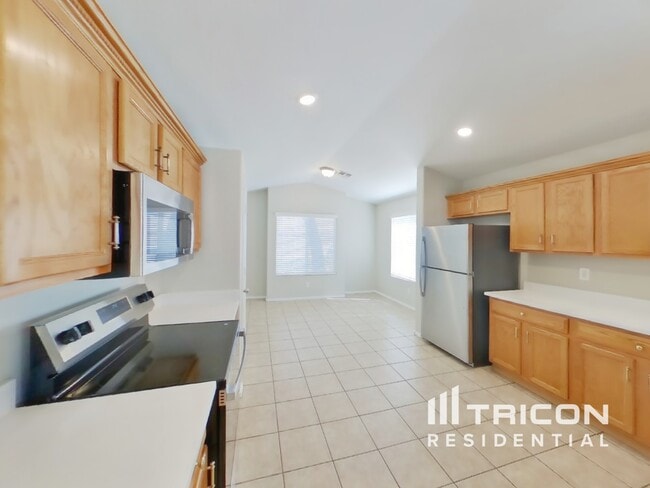 Building Photo - 3118 N 129th Dr