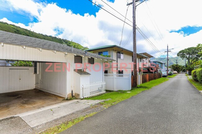 Building Photo - 2361B East Manoa Rd