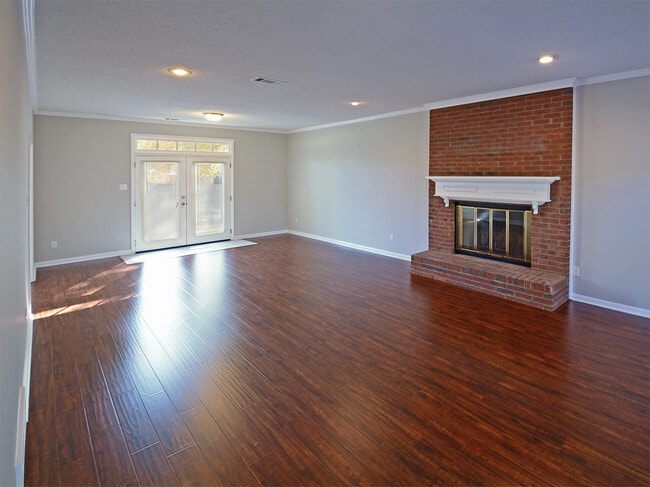 Foto del edificio - 4 bed, 2.5 bath in Cordova over 2600 sq feet