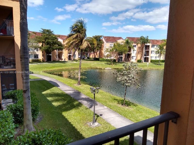 Foto principal - 2123 Renaissance Blvd