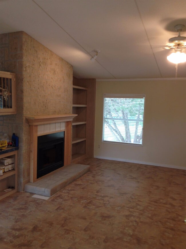 Building Photo - 104 Lonesome Ln