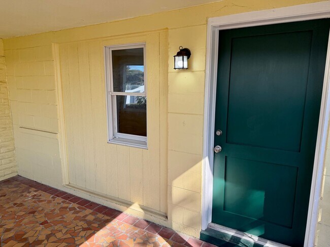 Foto del edificio - Amazing 2/1 so Close to the Ocean that you...