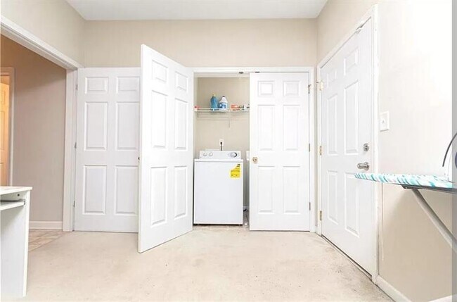 Building Photo - 2381 Beaver Falls Dr NW
