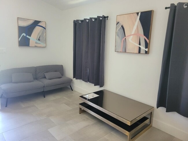 Foto del edificio - 7951 Maestro Ave