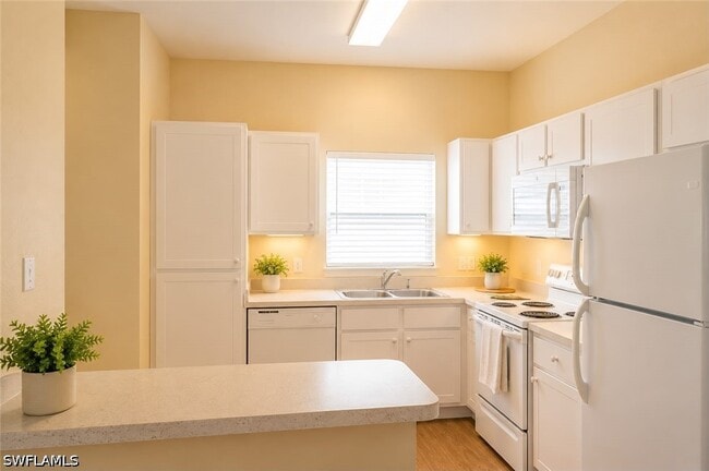 Building Photo - 10710 San Tropez Cir
