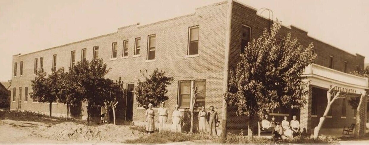 Building Photo - Former Heritage Hotel