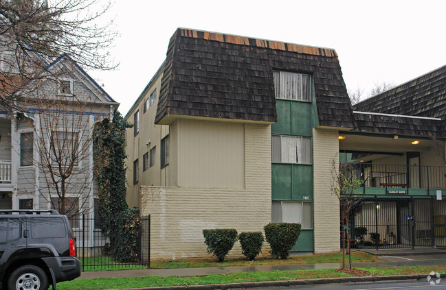 Building Photo - The Veranda