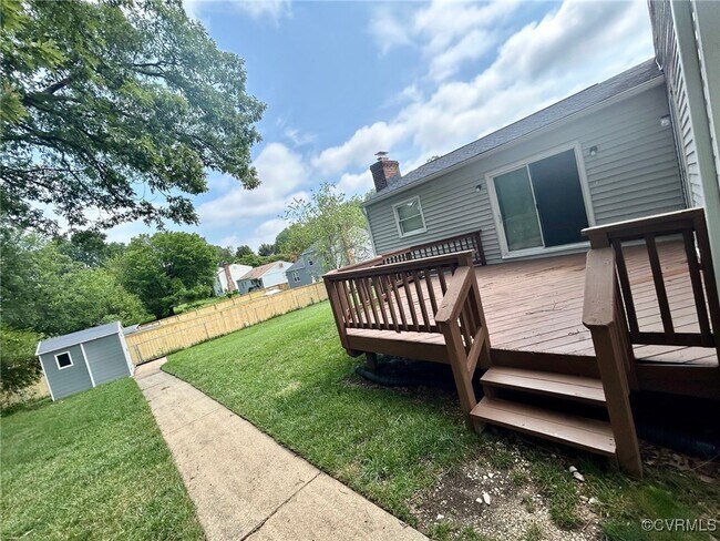 Foto del edificio - 2208 Watts Ln