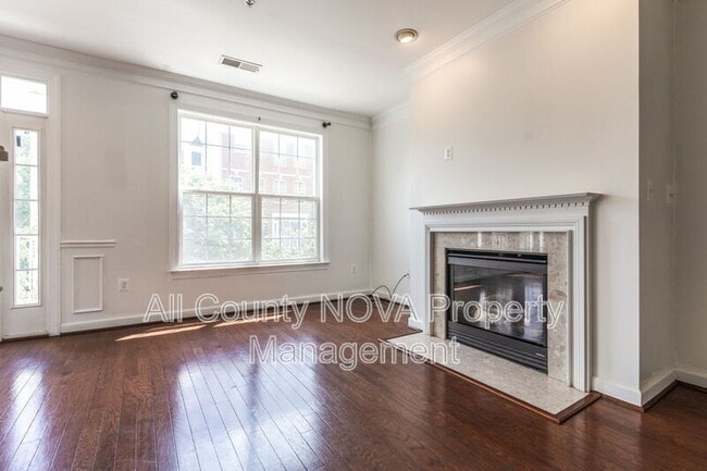 Foto del edificio - 3504 Carriage Walk Ln