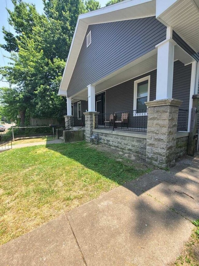 Building Photo - 213 Taylor Ave