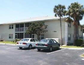 Building Photo - 1518 SE Royal Green Cir