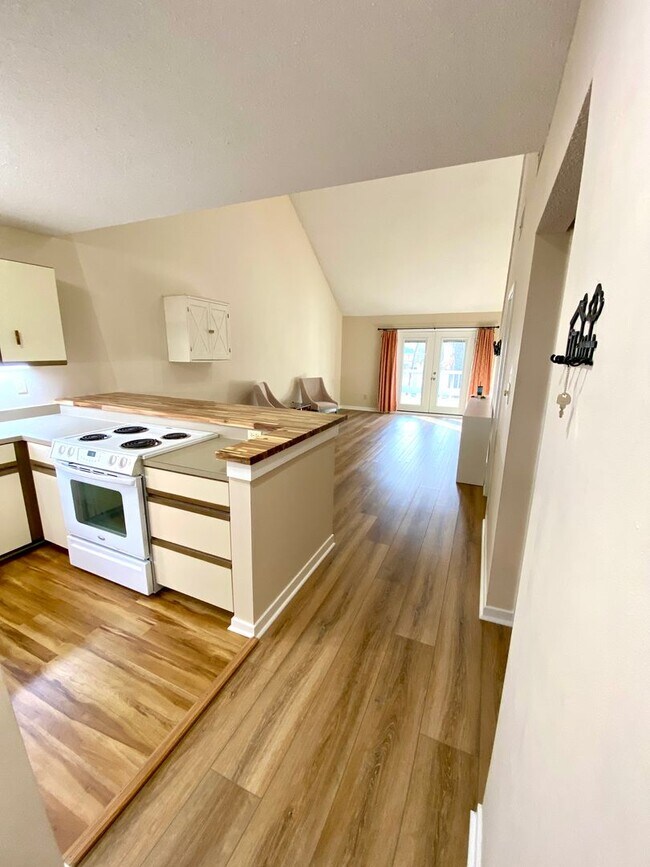 Foto del edificio - LOFT LIVING IN FAIRFIELD HARBOUR! Utilities Included