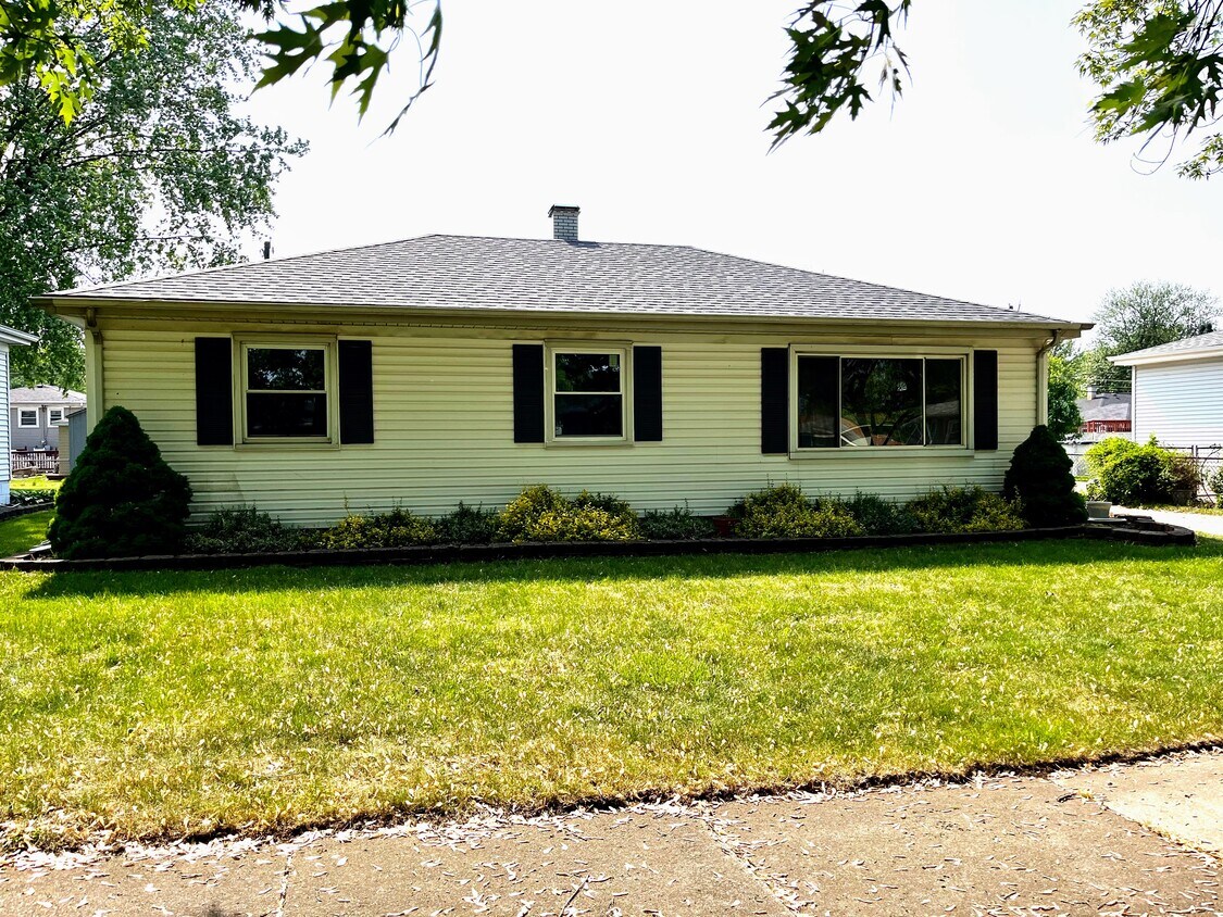 8208 Grace Pl, Highland, IN 46322 House Rental in Highland, IN