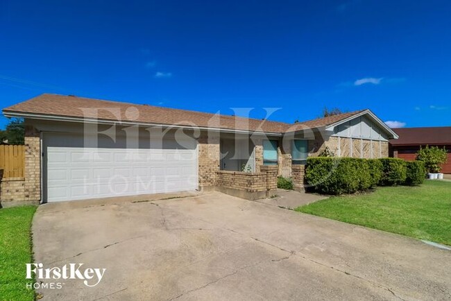 Building Photo - 3400 Peppertree Ct