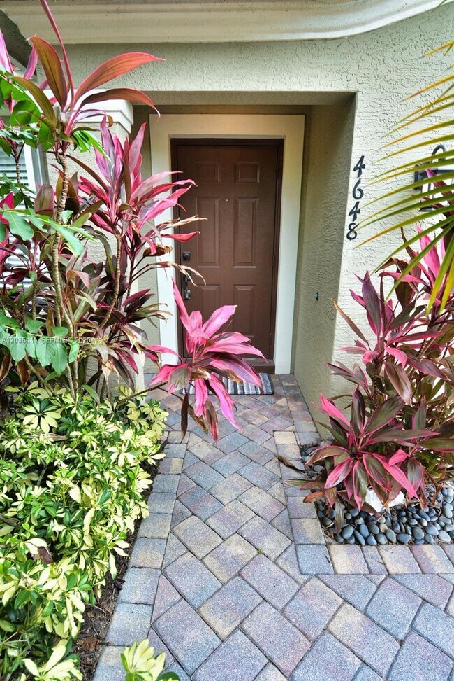 Foto del edificio - 4648 56th Ln