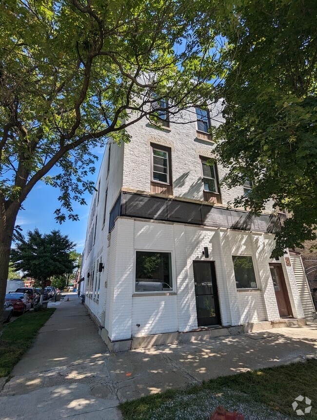 Building Photo - 1236 W Hubbard St