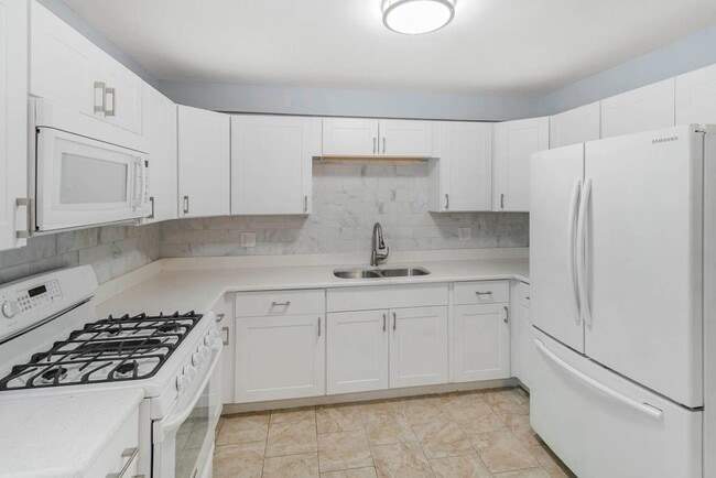Building Photo - 119 W Rockland Rd