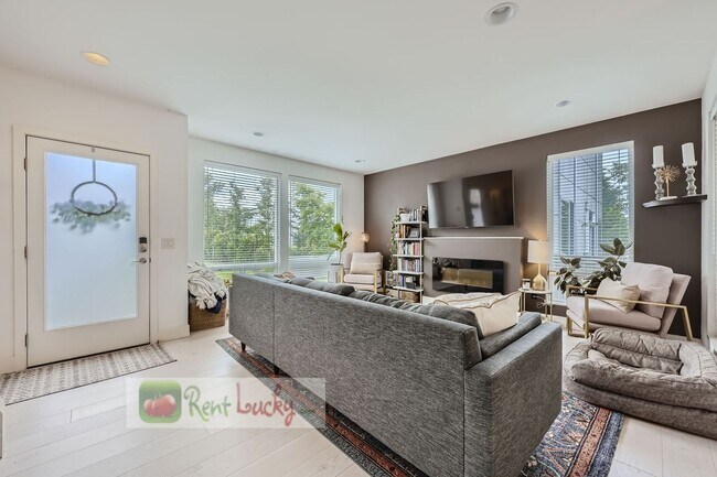 Foto del edificio - Spectacular 5-Bedroom Seattle Home in Pine...