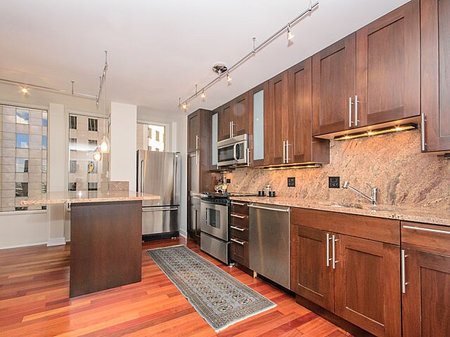 Primary Photo - 100 E Walton St