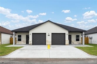 Building Photo - 2320 N Vly Cir
