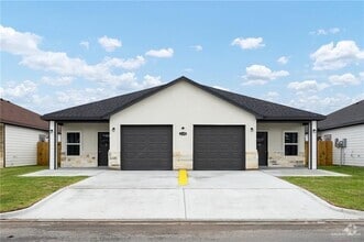 Building Photo - 2320 N Vly Cir