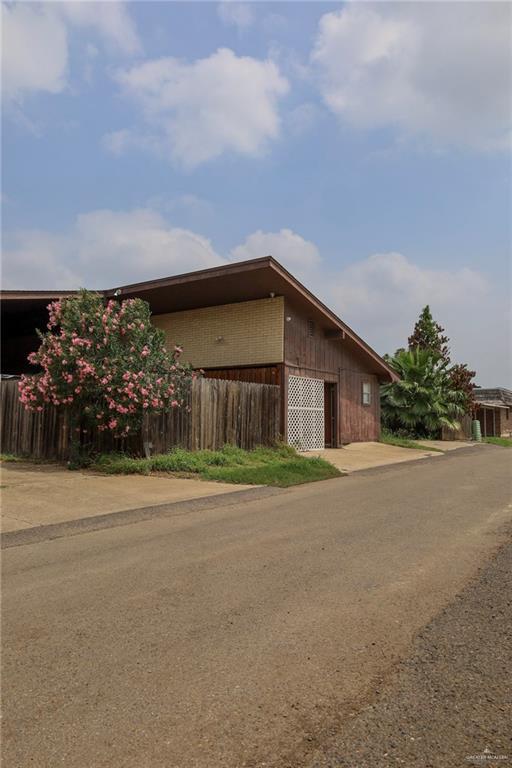Building Photo - 1201 Wisteria Ave W