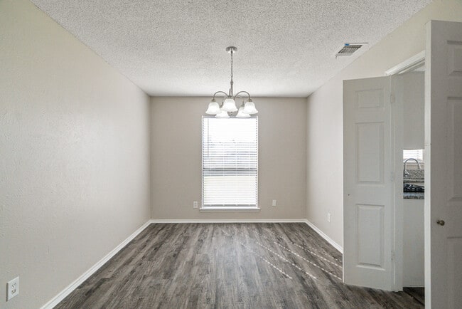 Foto del edificio - 3709 Bond St