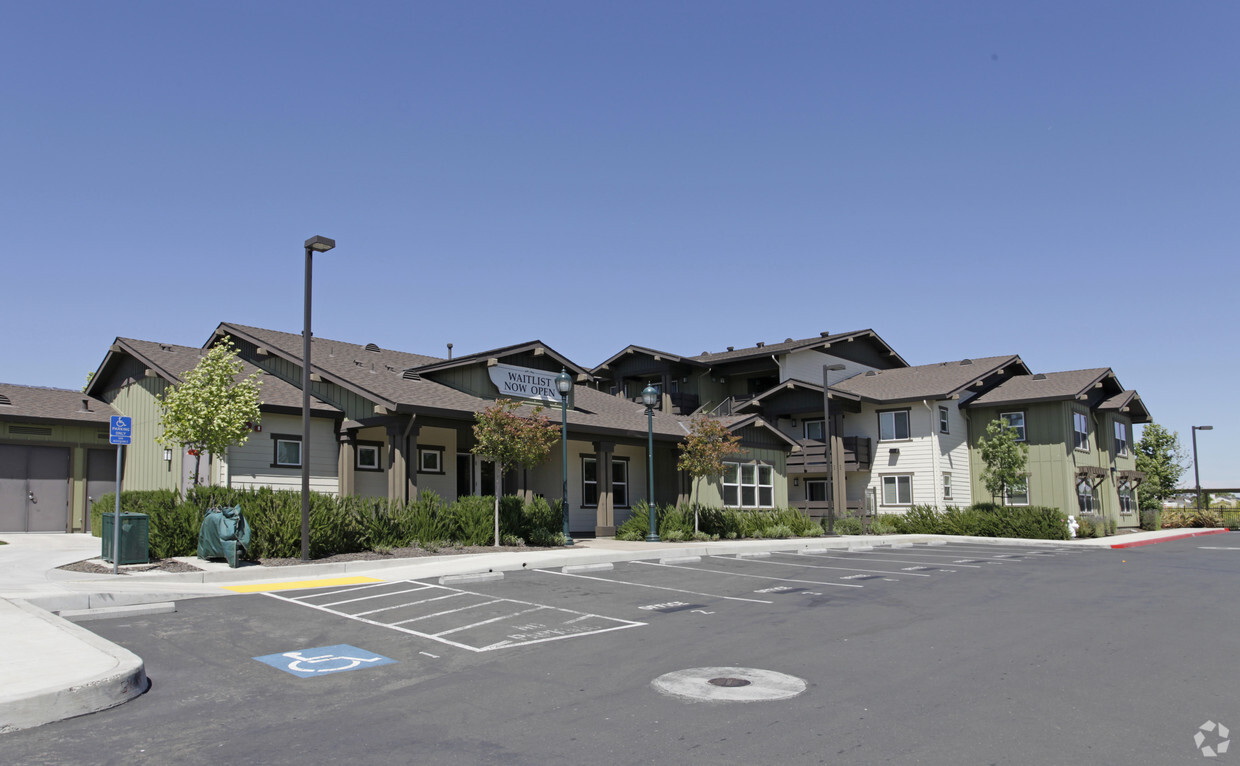 Building Photo - Cottonwood Creek Apartments