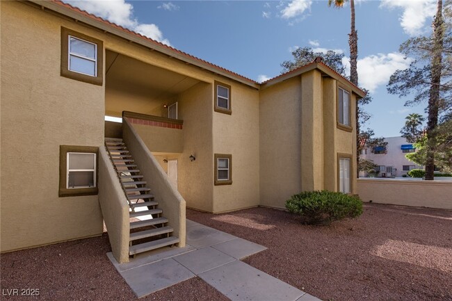 Building Photo - 7300 W Pirates Cove Rd