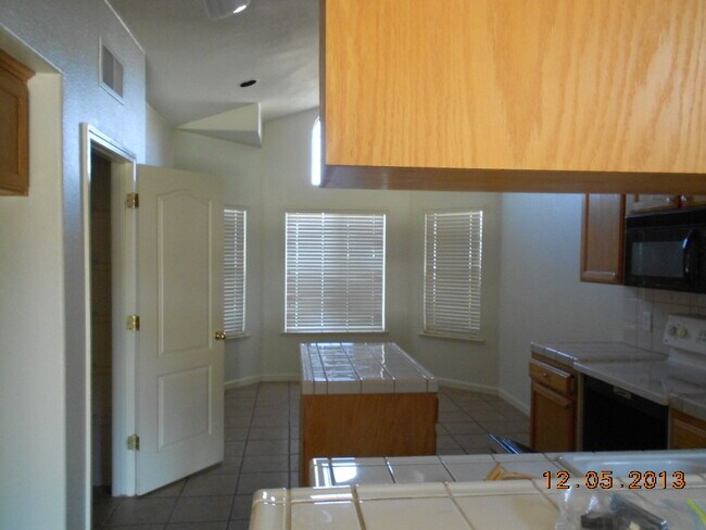 Foto del edificio - 2925 E Revere Rd